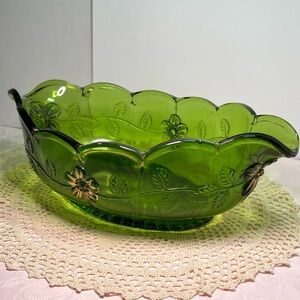 Antique Emerald Green Pressed Glass Bowl – Dogwood Floral Pattern, c. 1910s